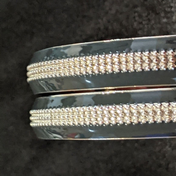 Lia Sophia Lot Of 2 Dark Charcoal Enameled Bangle Bracelets Silver Tone - Picture 3 of 5